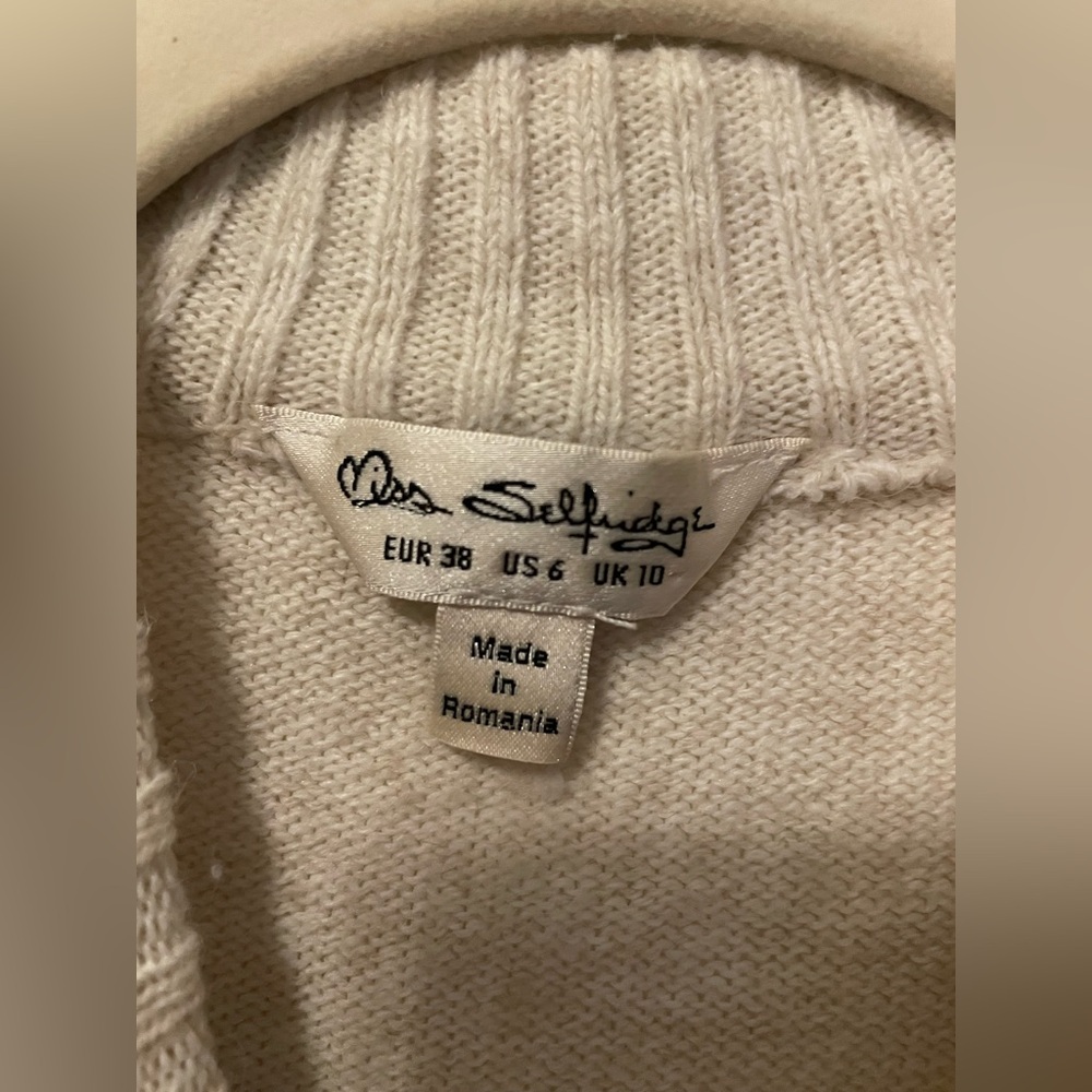 Cozy Oversized Sweater Dress with Pockets - Picture 9 of 9